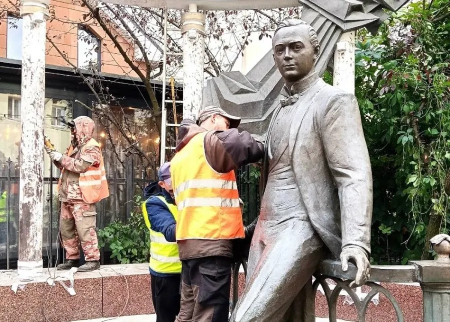Реставрацию памятника Собинову в Ярославле обсудят со скульптором