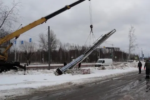 После новогодних каникул в Ярославле демонтировали десять рекламных конструкций