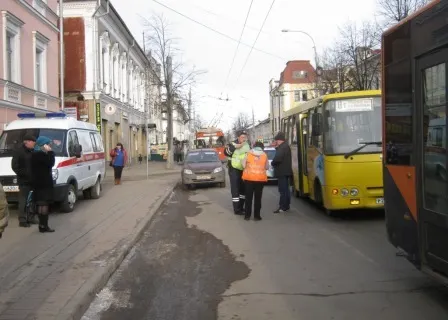 В Рыбинске столкнулись троллейбус и маршрутка