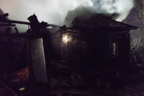 В Ярославской области сгорел дом на четыре семьи - погиб мужчина
