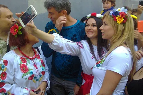 Немцов не участвовал в «марше вышиванок»