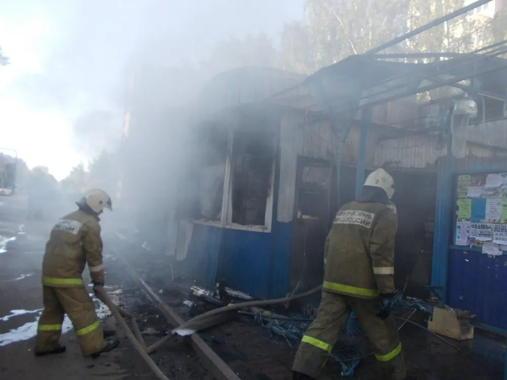 В Ярославле горел остановочный комплекс