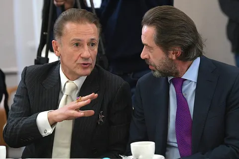 Фотогалерея: Путин встретился с актерами в Ярославле