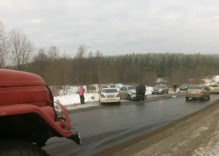 В ДТП под Ярославлем пострадала девятилетняя девочка: фото с места