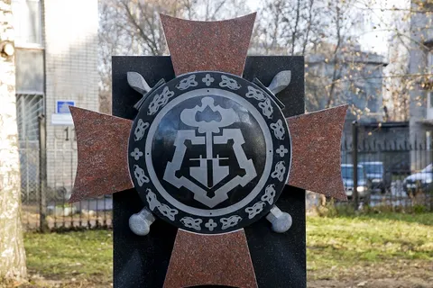 В Ярославле открыт памятный знак погибшим сотрудникам службы вневедомственной охраны