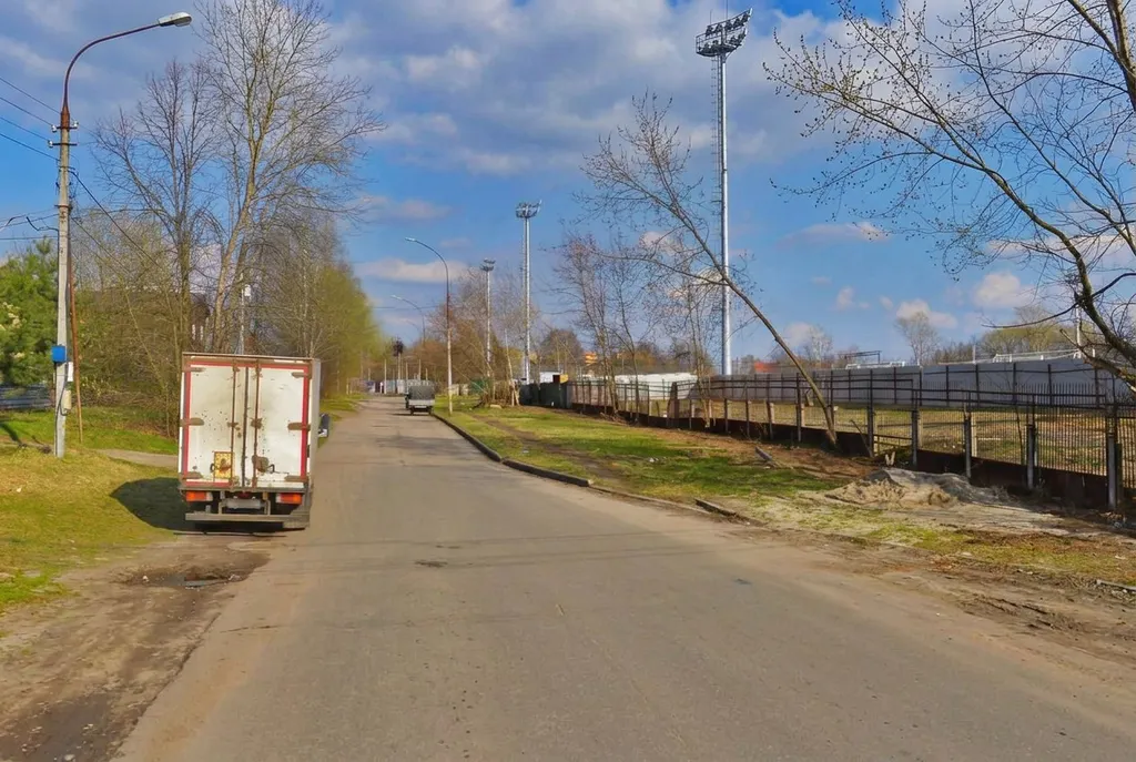 Рядом с футбольным центром РФС в Ярославле отремонтируют дорогу