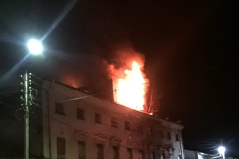 В центре Ростова Великого сгорел бывший театр: видео