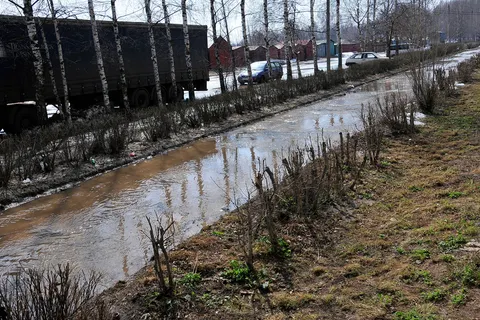 Талые воды заливают Резинотехнику Ярославля. Фоторепортаж