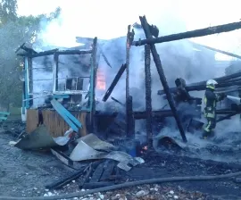 Под Рыбинском пожарные почти три часа тушили частный жилой дом