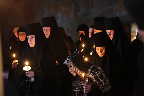 Опубликованы фото и видео с монашеского пострига в Толгском монастыре
