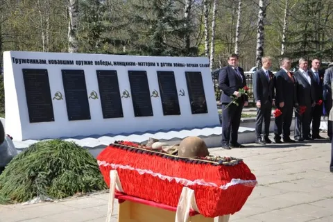 В Ярославской области торжественно перезахоронили прах двух неизвестных солдат