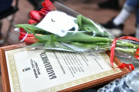 Мэр Ярославля наградил волонтеров, которые помогают врачам в больницах