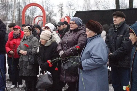 В Ярославле прошла мемориальная патриотическая акция «Зажги свечу памяти»