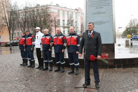 Энергетики доставили частицу Вечного огня к мемориалу в Ярославле