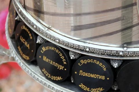 Кубок Гагарина побывал в гостях у ярославских ветеранов боевых действий