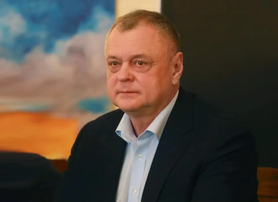 Труппа Волковского театра просит уволить директора