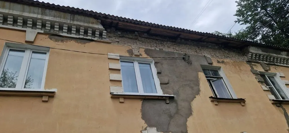 За обрушение фасада в доме на Пятерке привлекли управдом