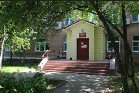 В Ярославле никто не хочет ремонтировать дорогу к детской поликлинике и станции переливания крови