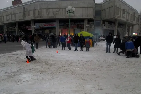 В Ярославле Дед Мороз зажег главную елку города