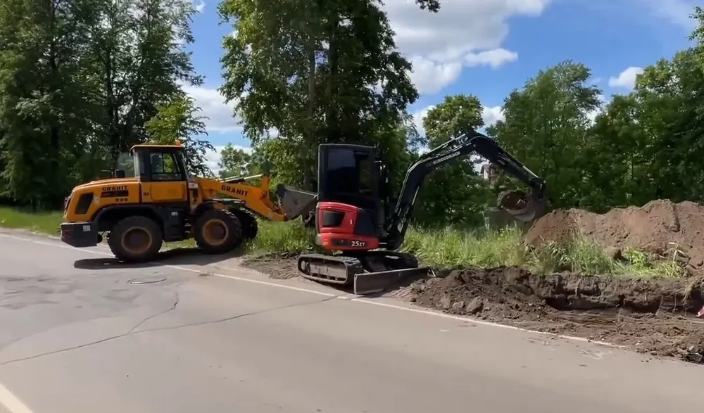 В Ярославле на улице Зеленцовской делают новые тротуары
