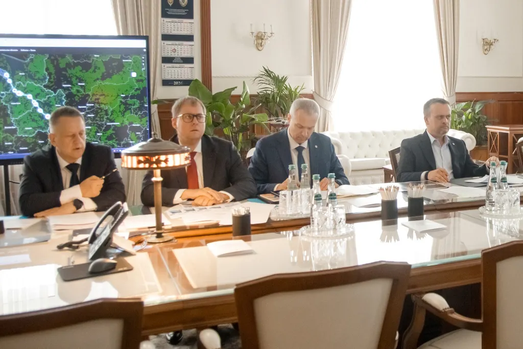 Михаил Евраев обсудил с министром транспорта РФ железнодорожное сообщение