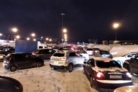 Предпраздничный ажиотаж: ярославцы не могут выехать из торговых центров