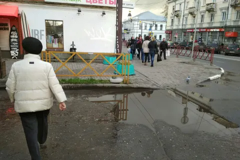 Ярославцы тонут в лужах на пешеходных переходах