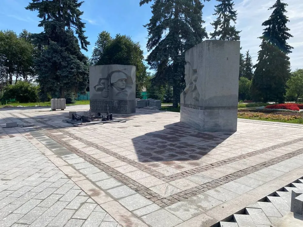 Власти Ярославля не приняли благоустройство у Вечного огня