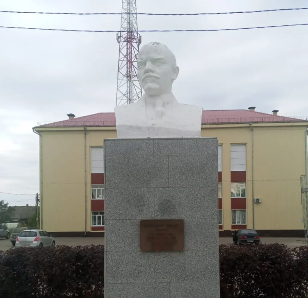 В ярославском райцентре «дали имя» памятнику Ленина