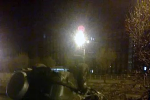 В Ярославле иномарка ночью врезалась в дерево