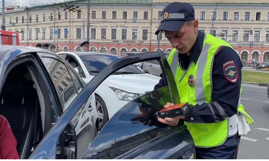 В Ярославле водителя арестовали за тонировку