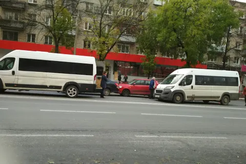 В центре Ярославля произошло ДТП с участием двух маршруток: фото