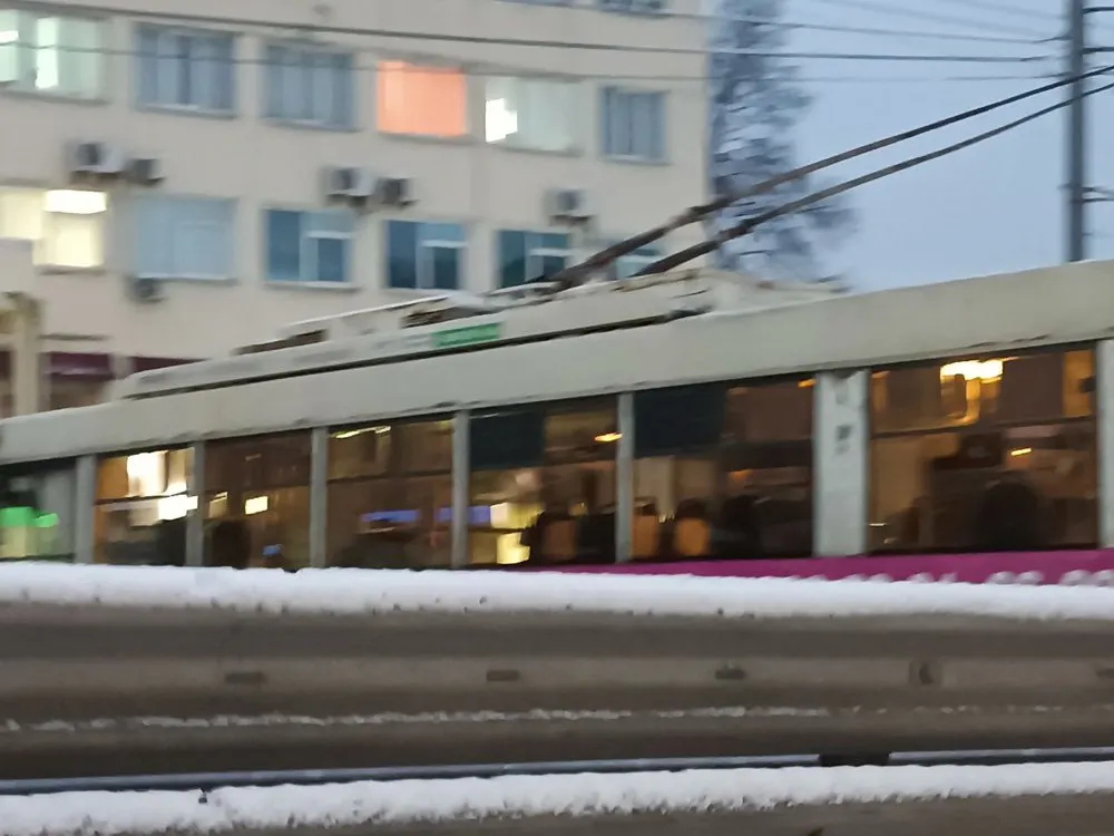 В Ярославле на Московском проспекте развернуло троллейбус