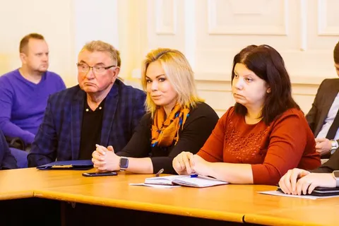 Вновь избранным депутатам муниципалитета Ярославля вручили удостоверения