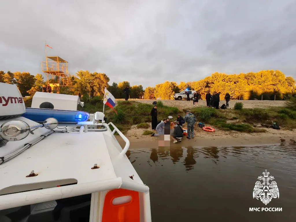 В Ярославле скончался один из двух подростков, тонувших в Которосли