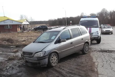В Ярославской области Опель вылетел в кювет и потерял колесо