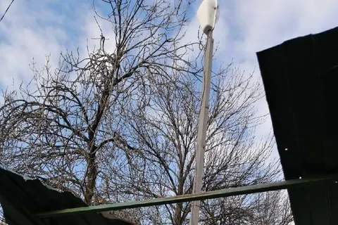 В Ярославле на ребенка упал кусок профнастила от забора