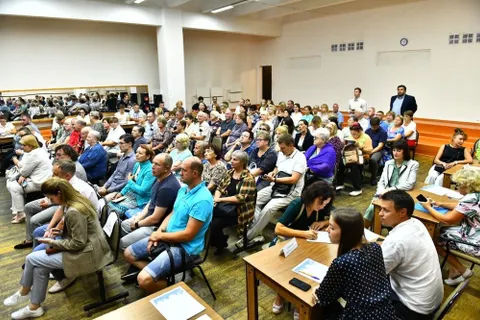 Глава Ярославля встретился с жителями Фрунзенского района