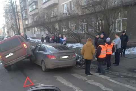 Взлетает «Ларгус» в небеса: в Ярославле «Лада» «оседлала» «Хендай»