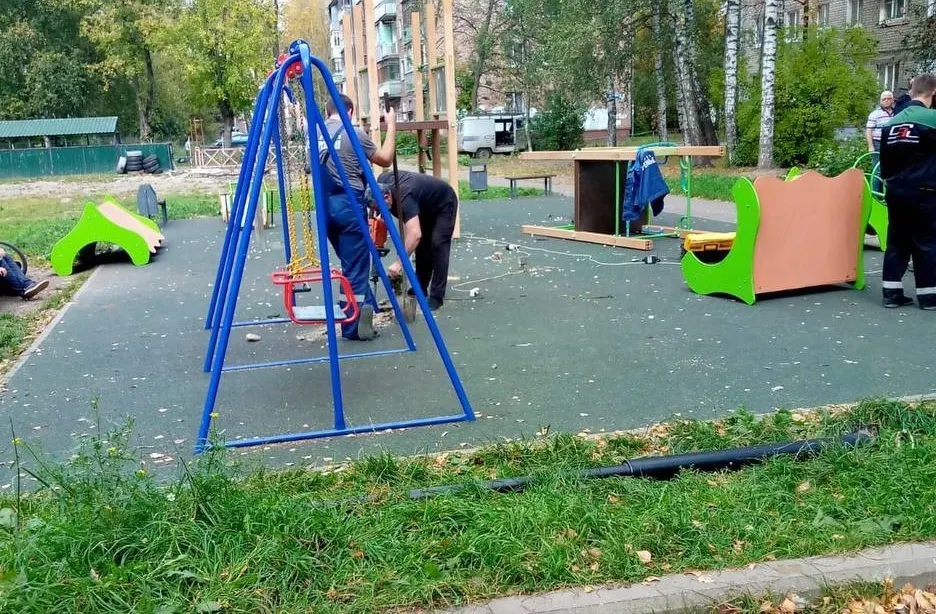 На Пятерке новый детский городок пришлось демонтировать