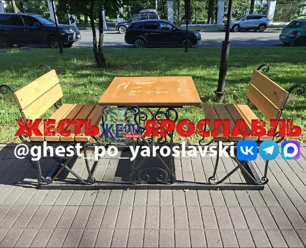 В Ярославле вандалы оторвали шахматную доску в новом сквере