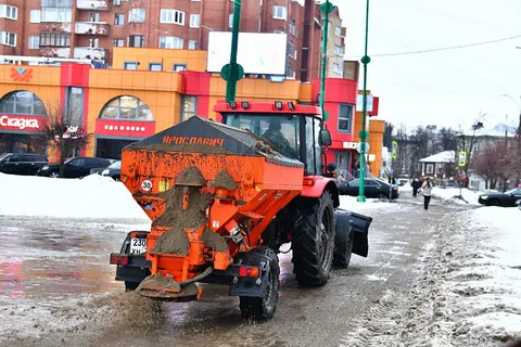 В Ярославской области устраняют последствия ледяного дождя