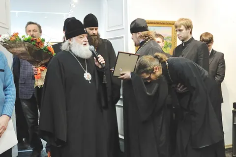 Желающие посетить выставку художника и священника Василия Шиханова не поместились в зал. Фоторепортаж