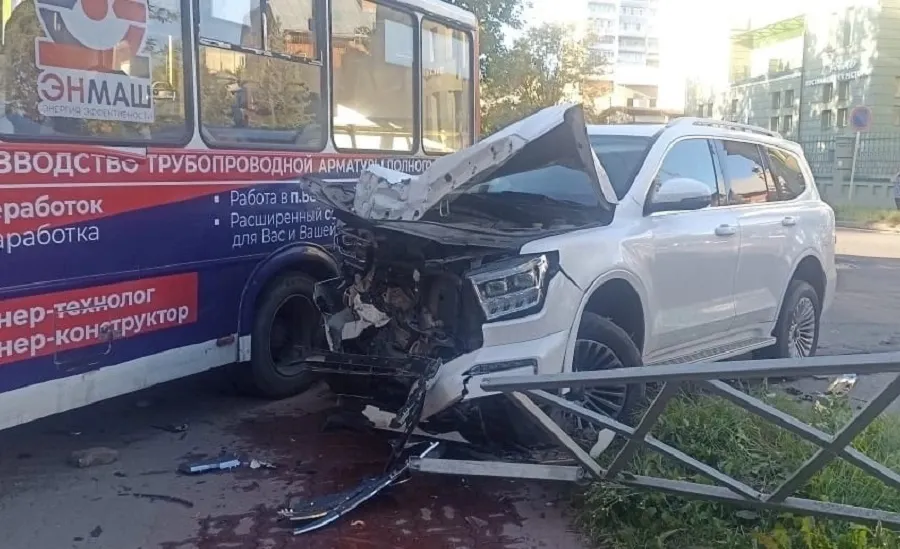 У пострадавшего в ДТП с машиной ярославского депутата пропал телефон