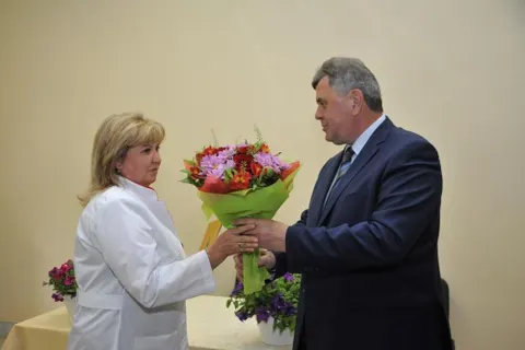 Сергей Ястребов поздравил коллектив онкобольницы с 70-летием основания учреждения