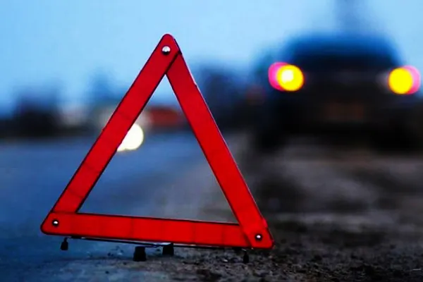 В Ярославле мотоциклист врезался в дерево и погиб