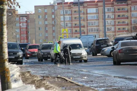 В Ярославле обследовали улицу Слепнева, находящуюся на гарантии после ремонта