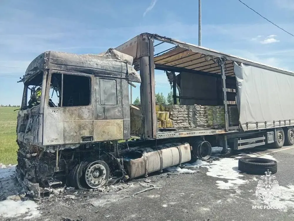 Под Ярославлем сгорел грузовой тягач