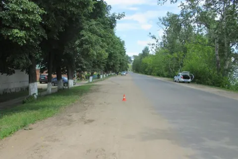 В Некрасовском районе водитель без прав сбил женщину