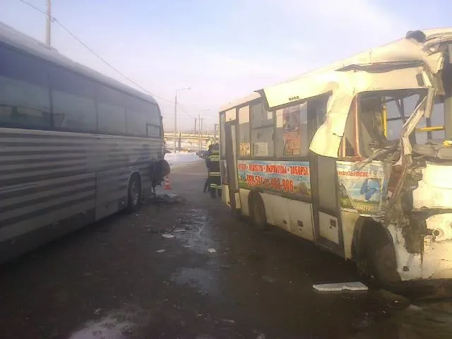 В Ярославле столкнулись маршрутка и автобус